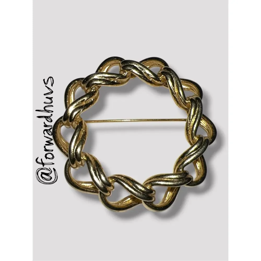 Gold Tone Interlocking Loop Brooch